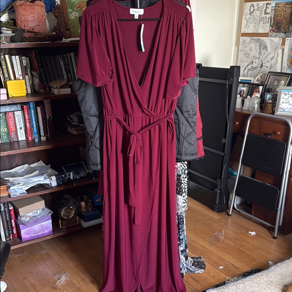 Elegant Burgundy Maxi Dress